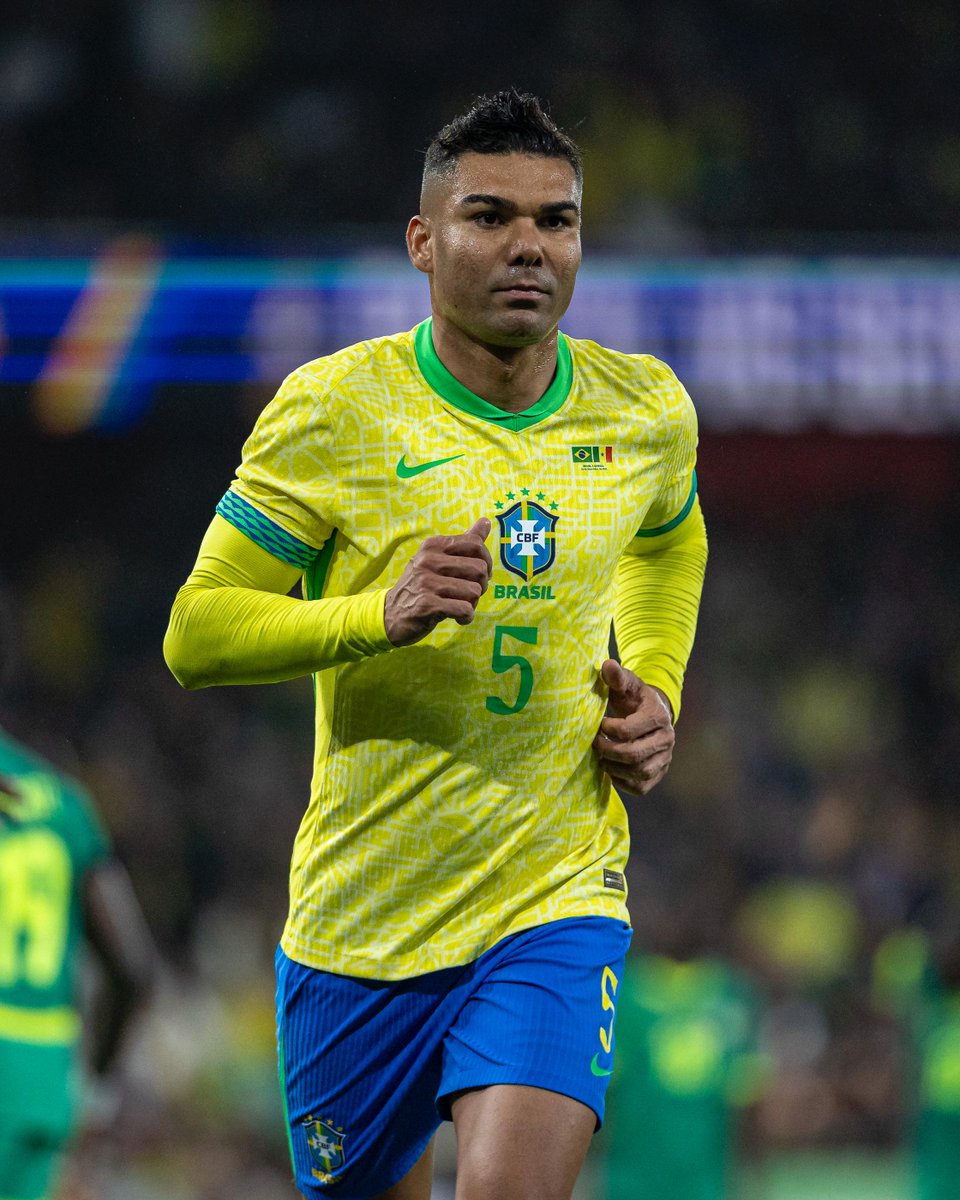 Casemiro's tweet image. 🇧🇷 Um excelente jogo de toda a equipe! Mais um passo para a Copa do Mundo! Vamos, Brasil!