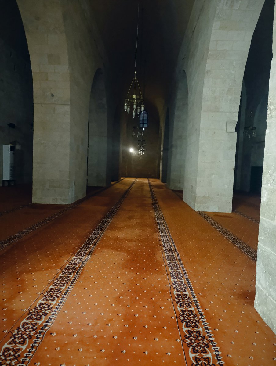 "Yaş 35 yolun yarısı eder."
 Diyen Cahit Sıtkı 46 yaşında vefat etti.

"Ey sevgili,
Uzatma dünya sürgünümü benim."
Diyen Sezai Karakoç ise  88 yaşında vefat etti 

Öyle ki 
Kaderin planı, bizim planımızdan çok başka..