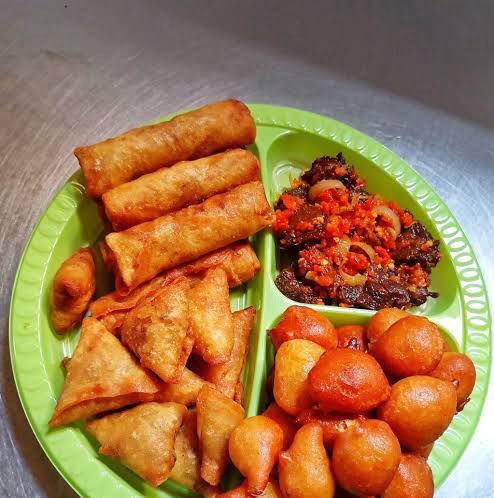 tiwakeazor's tweet photo. The key component of Small Chops low-key makes up the Deathly Hallows. 🤔😂

(Ignore the meat for now.) https://t.co/WWoZ57KQtQ
