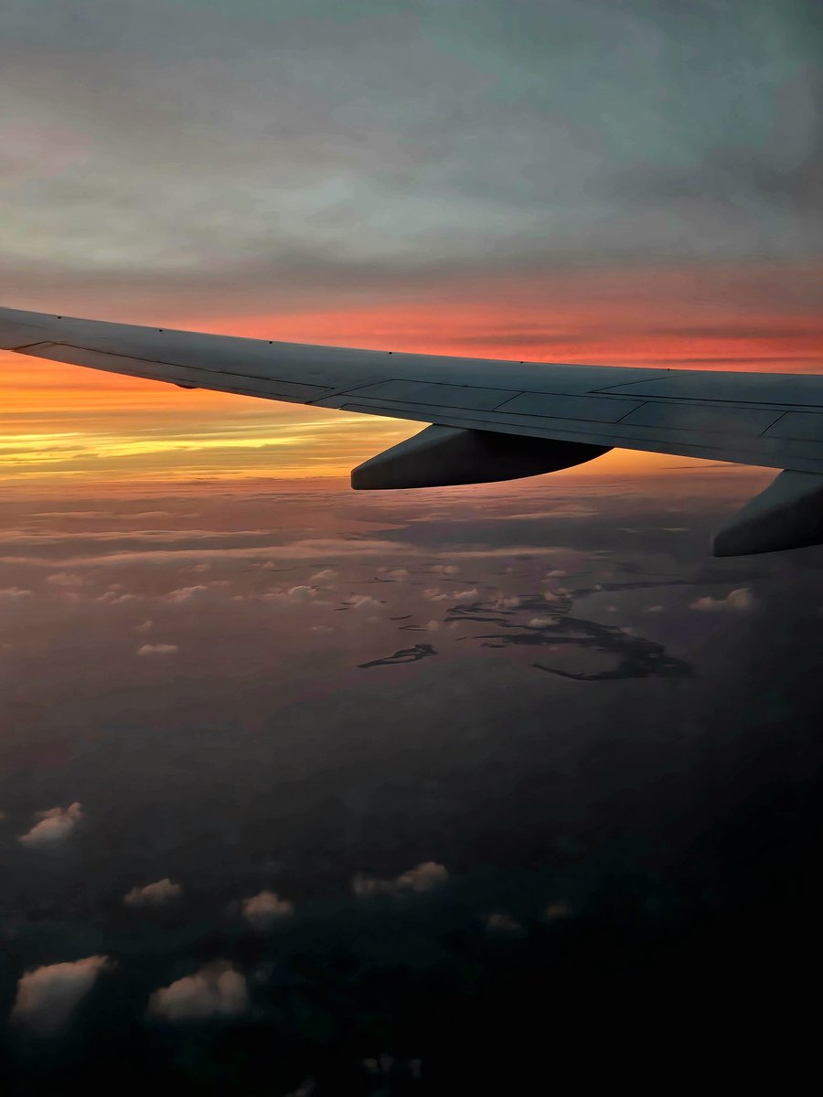 De retour de la Martinique.  Apparence que le pilote a décidé  de ne pas semer de la météo ou ces gaz toxique qui nous contrôle aux dires de ceux et celles qui savent....

#chemtrails