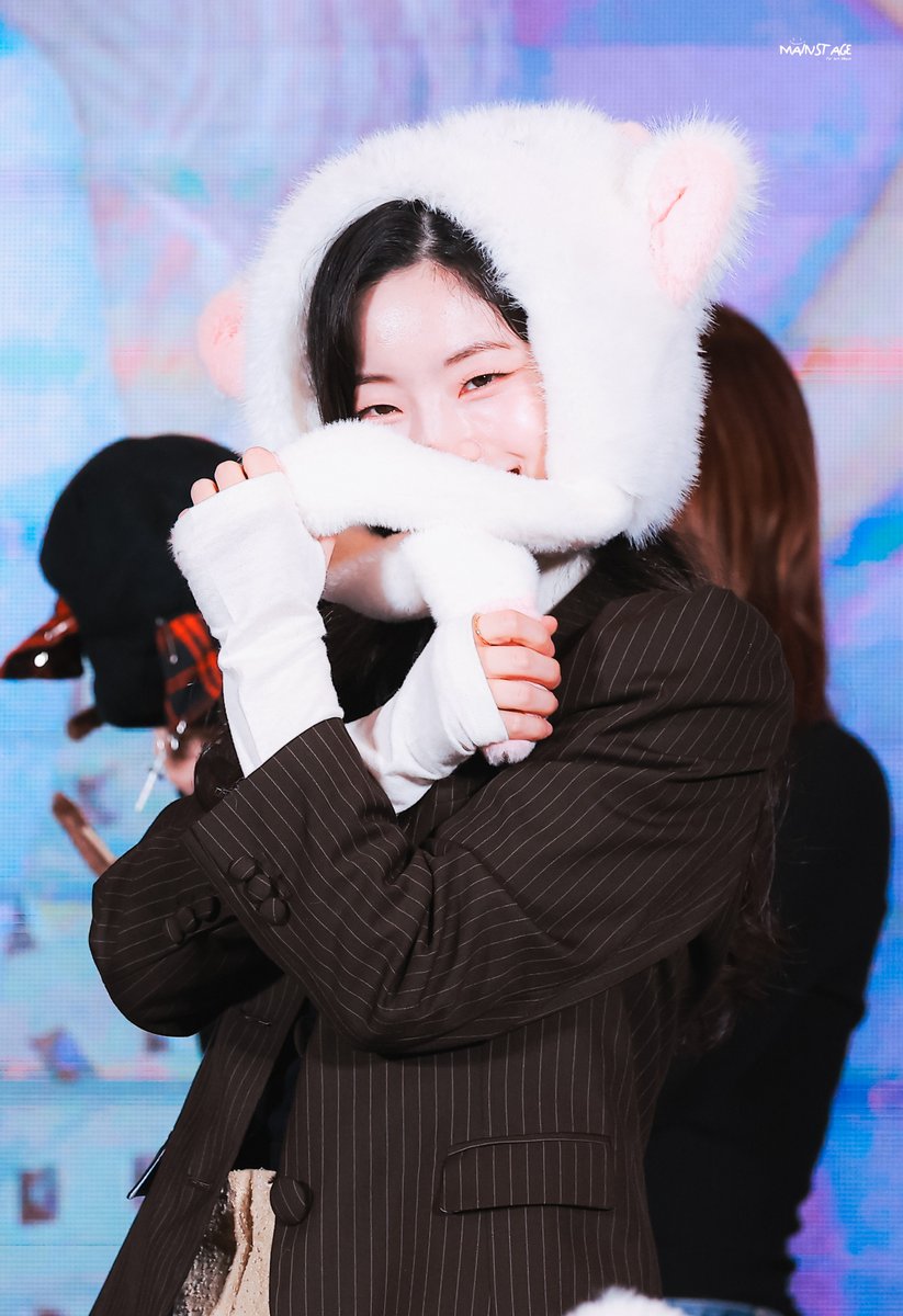 MAINSTAGE_tw's tweet image. 251115 귀여워 🤍
#DAHYUN #다현 #ダヒョン #트와이스 #TWICE
@JYPETWICE