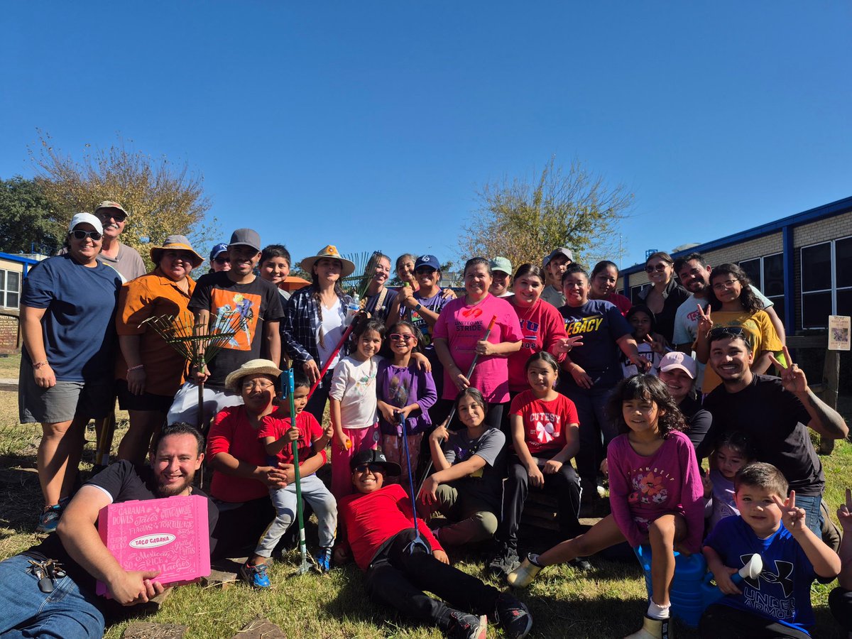 CREWatDISD's tweet image. Thank you to everyone who came out to help clean up our Wolfpack Grove! 🌳
Special thanks to @TacoCabana and our PTO for donating lunch!
And a huge shoutout to Ms. B for organizing such a wonderful event. What a great day for our Wolfpack community! 💚@Region1DISD @RubyGarzaDISD