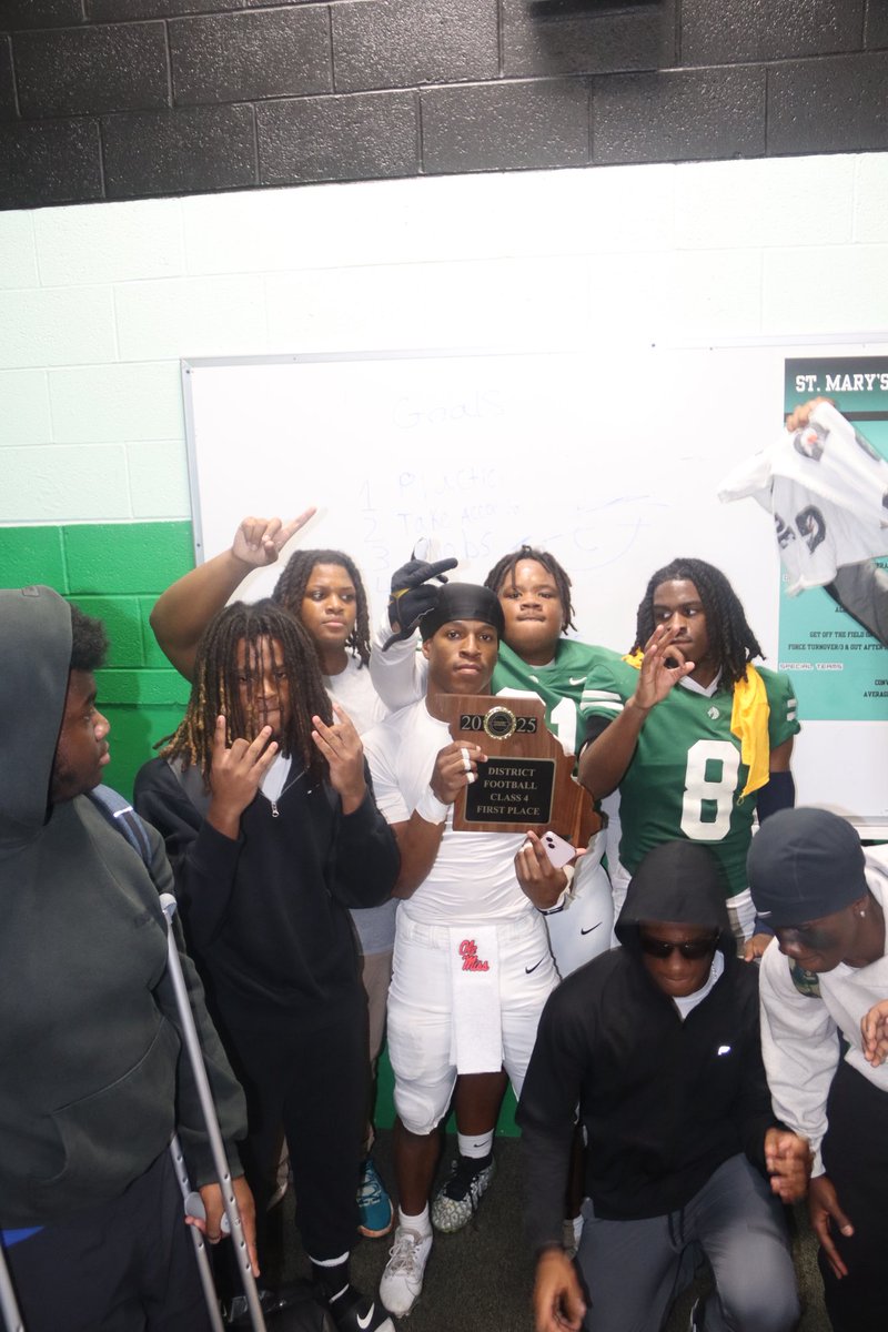 Mike Hollis (27) tweet media