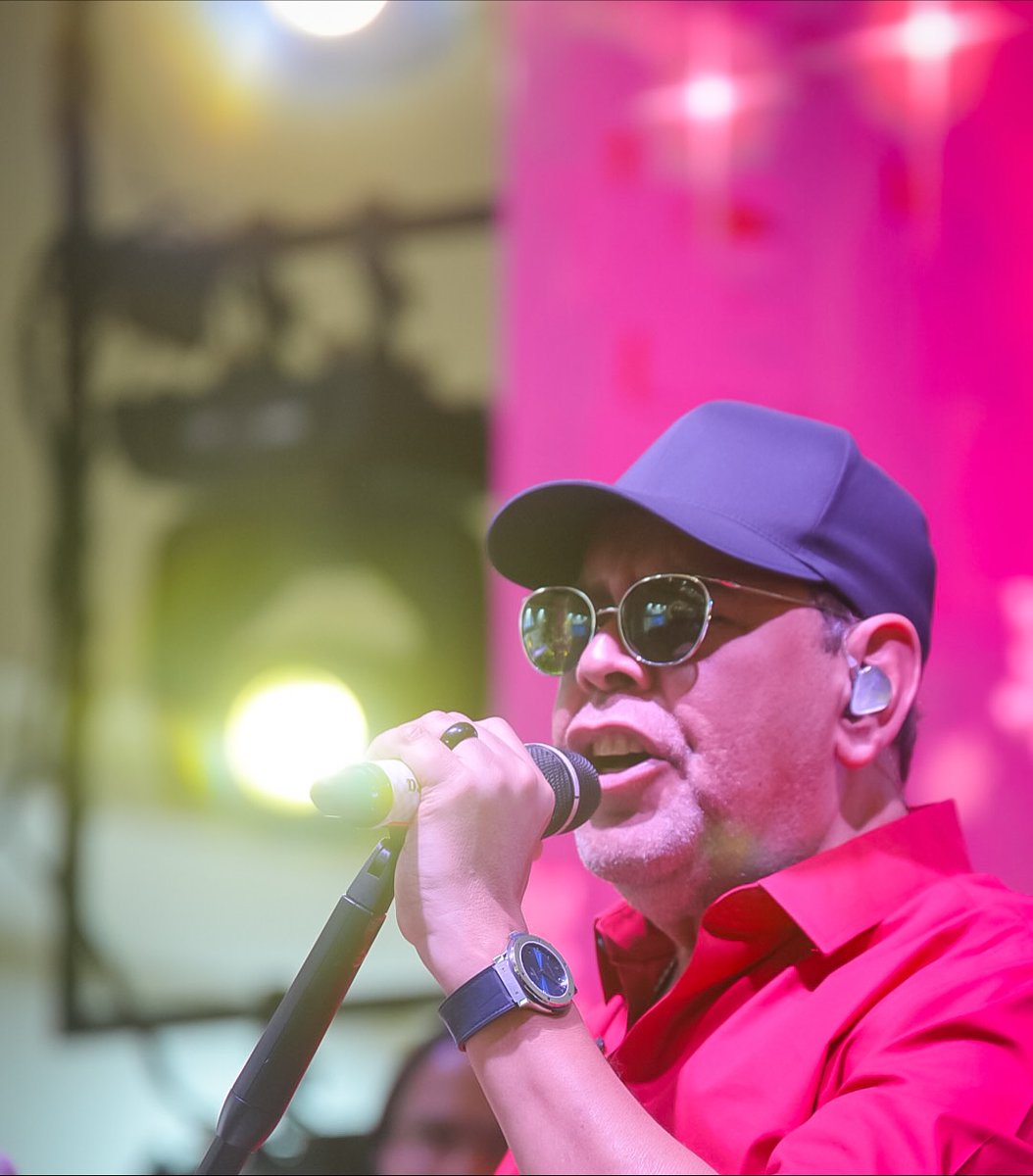 GazcueesArte's tweet image. Encendido del árbol de navidad de Sambil con Fernando Villalona.

#navidad #navidad2025 #sambil #fernandovillalona #GazcueEsArte