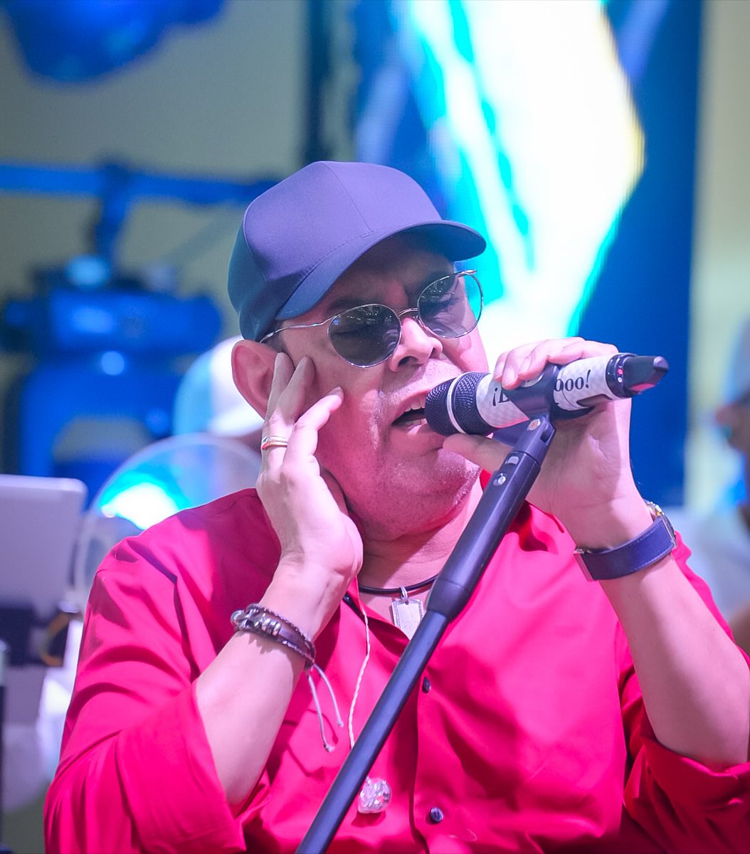 GazcueesArte's tweet image. Encendido del árbol de navidad de Sambil con Fernando Villalona.

#navidad #navidad2025 #sambil #fernandovillalona #GazcueEsArte