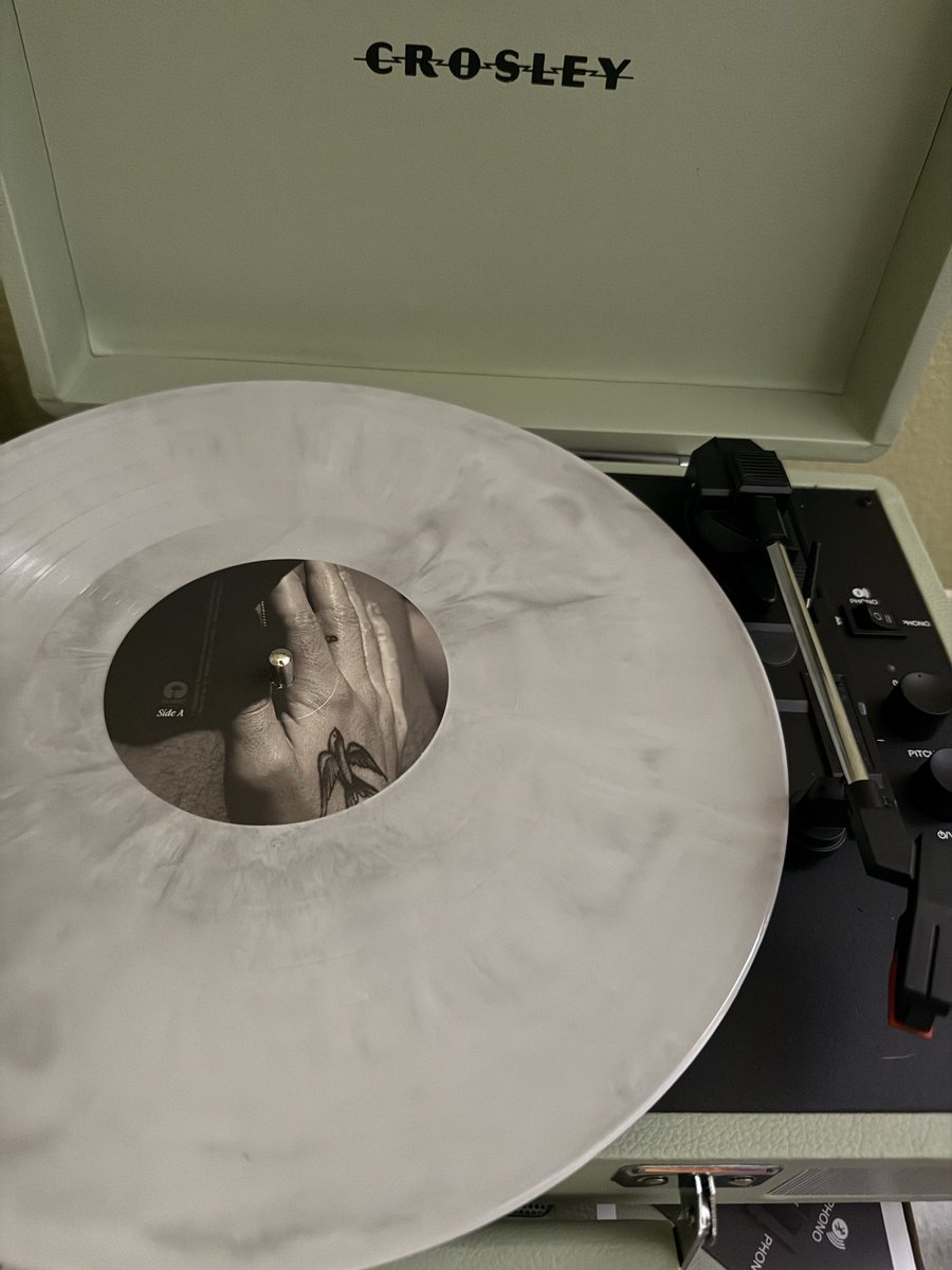 mendeslover088's tweet image. november 2024 me needed this more than she even realized. every lyric hit a part of me that i didn’t know needed healing, and i’m truly thankful for everything this music helped me get through. happy 1st birthday to a project that meant more to me than i can explain🫂♥️✨