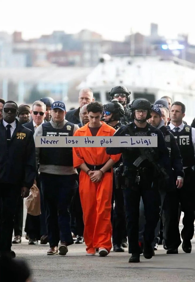 djhartshorn's tweet image. Stay focused, folks 💚

#FreeLuigi #Luigimangione #ThePlot