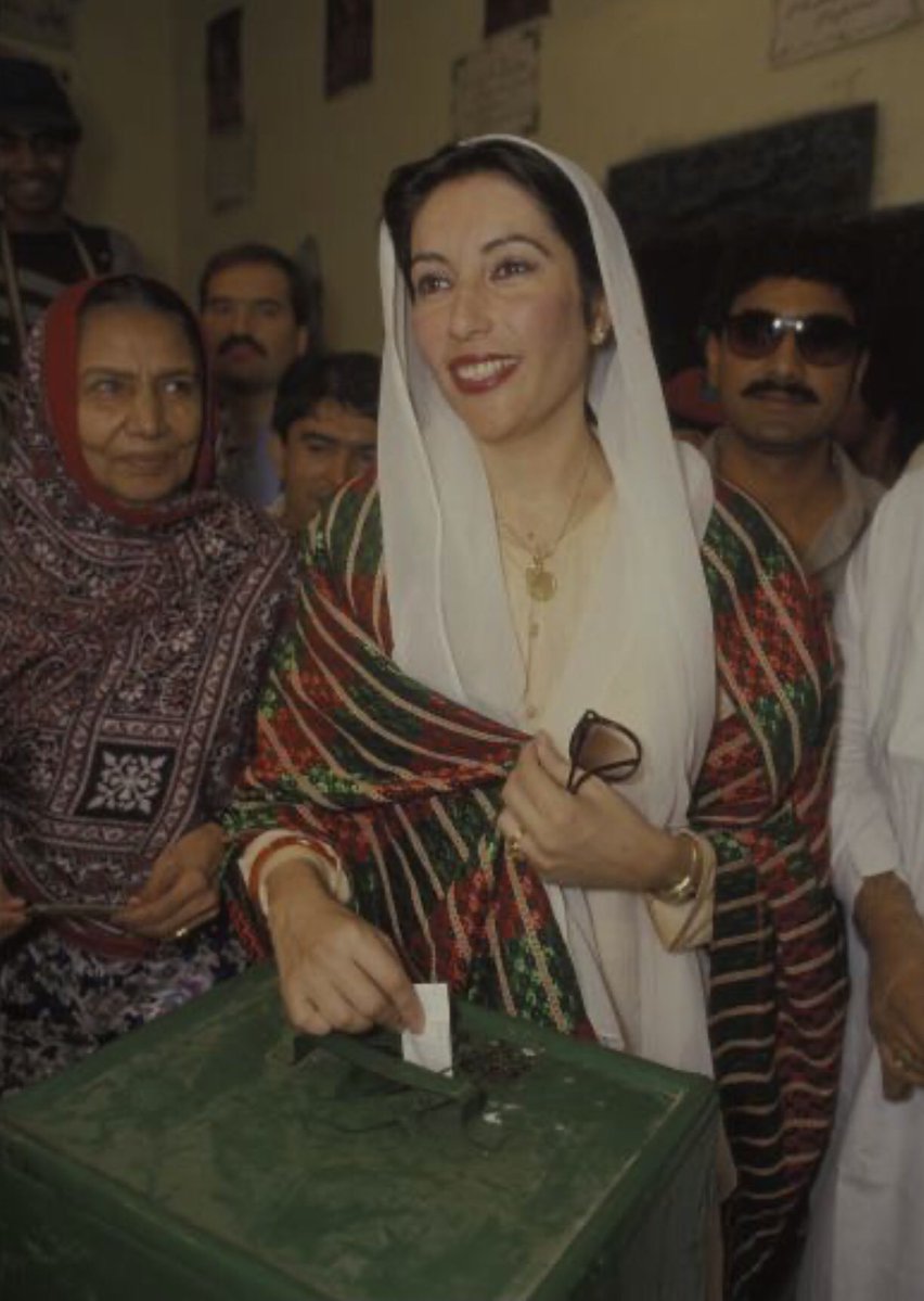 ADfarooqBhh's tweet image. On November 16, 1988 Shaheed Mohtarma Benazir Bhutto cast her first vote in her hometown of Larkana. She shattered centuries-old barriers to become the first female Prime Minister of the Muslim world. 🇵🇰✨ 
Heartbeat in history♥️