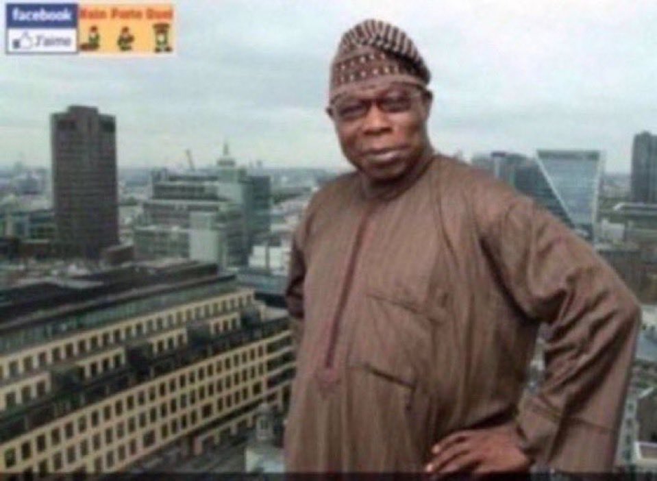 jin_4r's tweet image. Révisions + ménage + everything shower le même jour ? Desfois je regarde mon reflet sacom