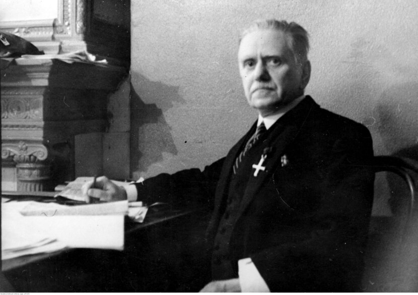 🇩🇪🇵🇱Władysława Studnickiego uważam za archetyp polskiego "realisty", który podświadomie okazuje się większym romantykiem niż ci romantycy, których sam krytykuje.
Po pierwsze, zacznę od tego, że nie chcę Studnickiemu odbierać pewnych niewątpliwych zalet. Trafnie przewidział klęskę