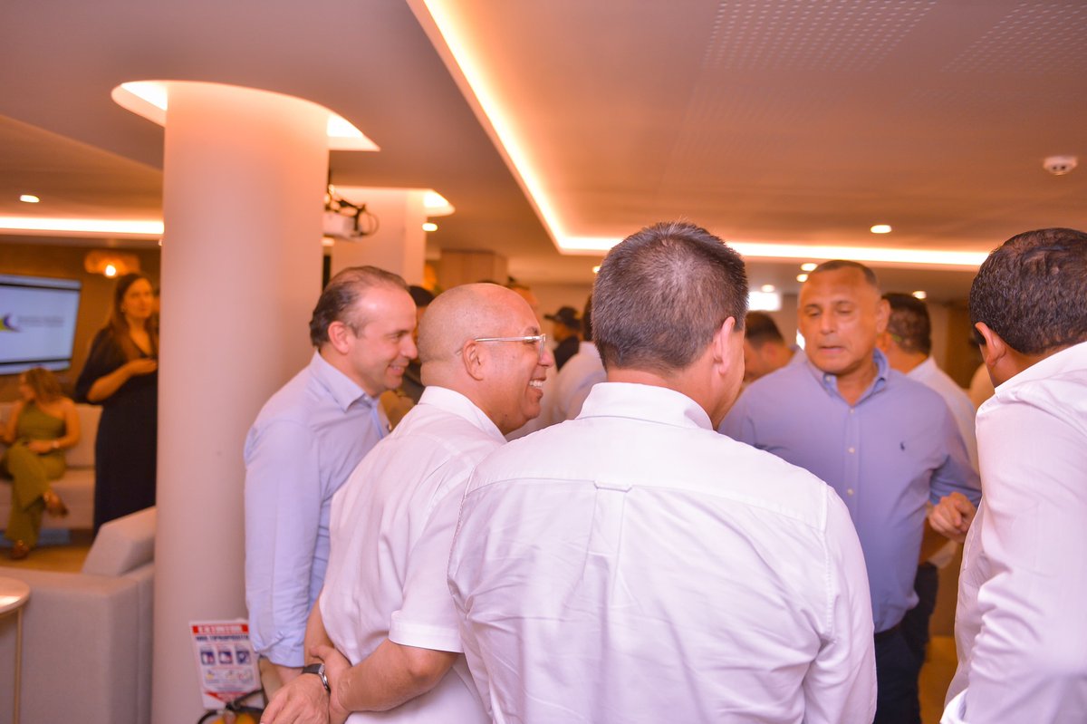 Estoy complacido de recibir el 
#EncuentroNacionalDeSeguridad con presencia del ministro de Defensa, Pedro Sánchez, y los alcaldes de ciudades capitales como <a href="/CarlosFGalan/">Carlos F. Galán</a> <a href="/FicoGutierrez/">Fico Gutiérrez</a> <a href="/alejoeder/">Alejandro Eder</a>, entre otros. 
Hoy abrimos en <a href="/AlcaldiaVpar/">Alcaldía de Valledupar</a> un espacio para hablar de seguridad.