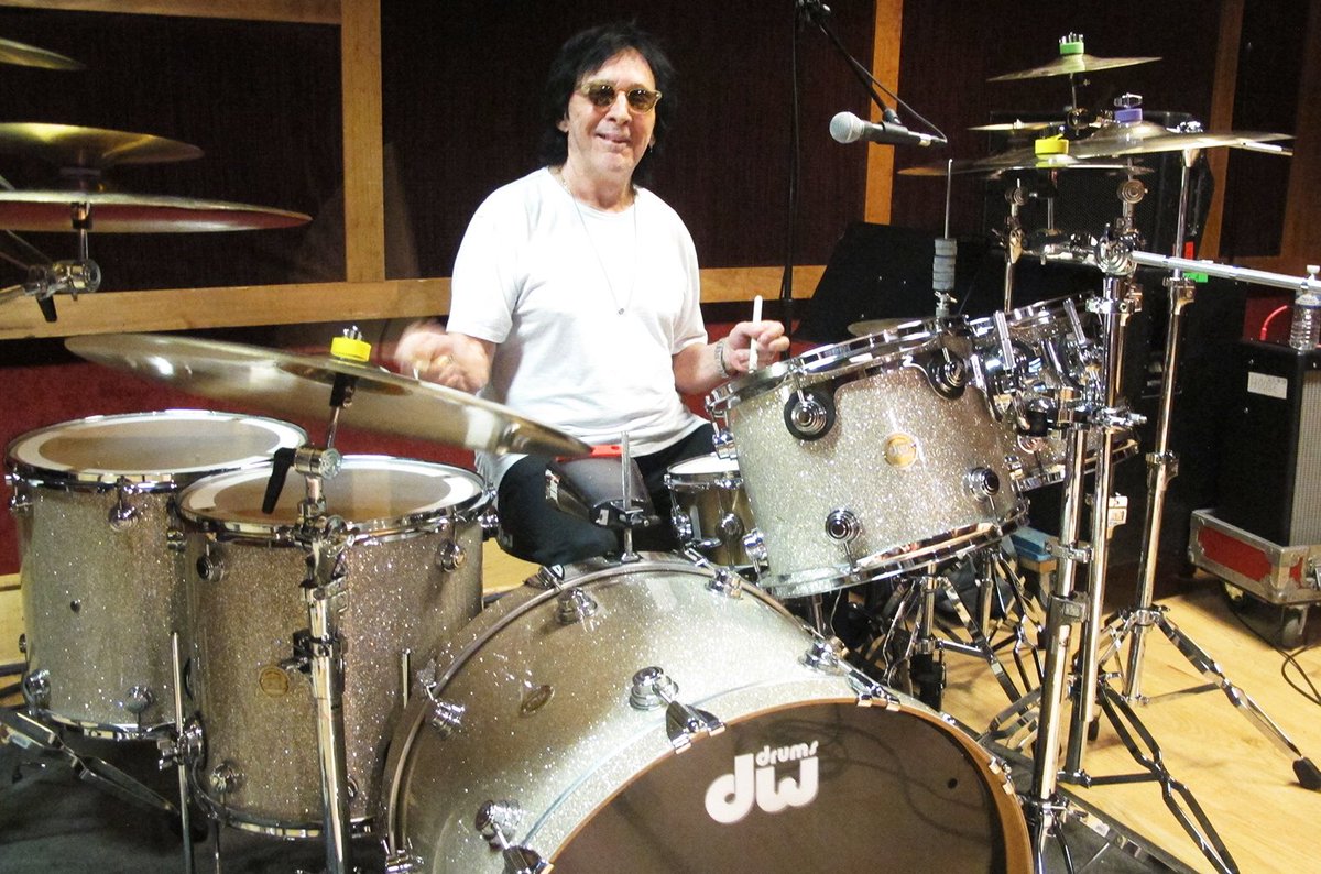 PeterCrissFeed's tweet image. Happy National Drummer&apos;s Day! 

Peter on drums, 2017 📸

#KISSARMY #PeterCriss #KISSARMYROCKS #TheCatman #Catman #NationalDrummerDay #DrummerDay #Drummer #Drums #Photography #KISS