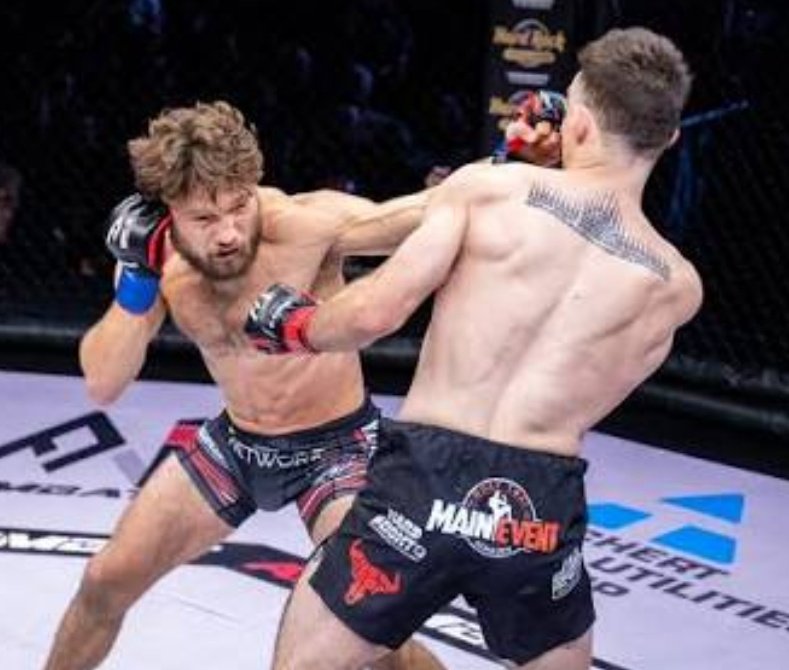 Ethyn Ewing will pressure Wellmaker early and land a flush straight off the jab winning by KO. Enjoy the show😂