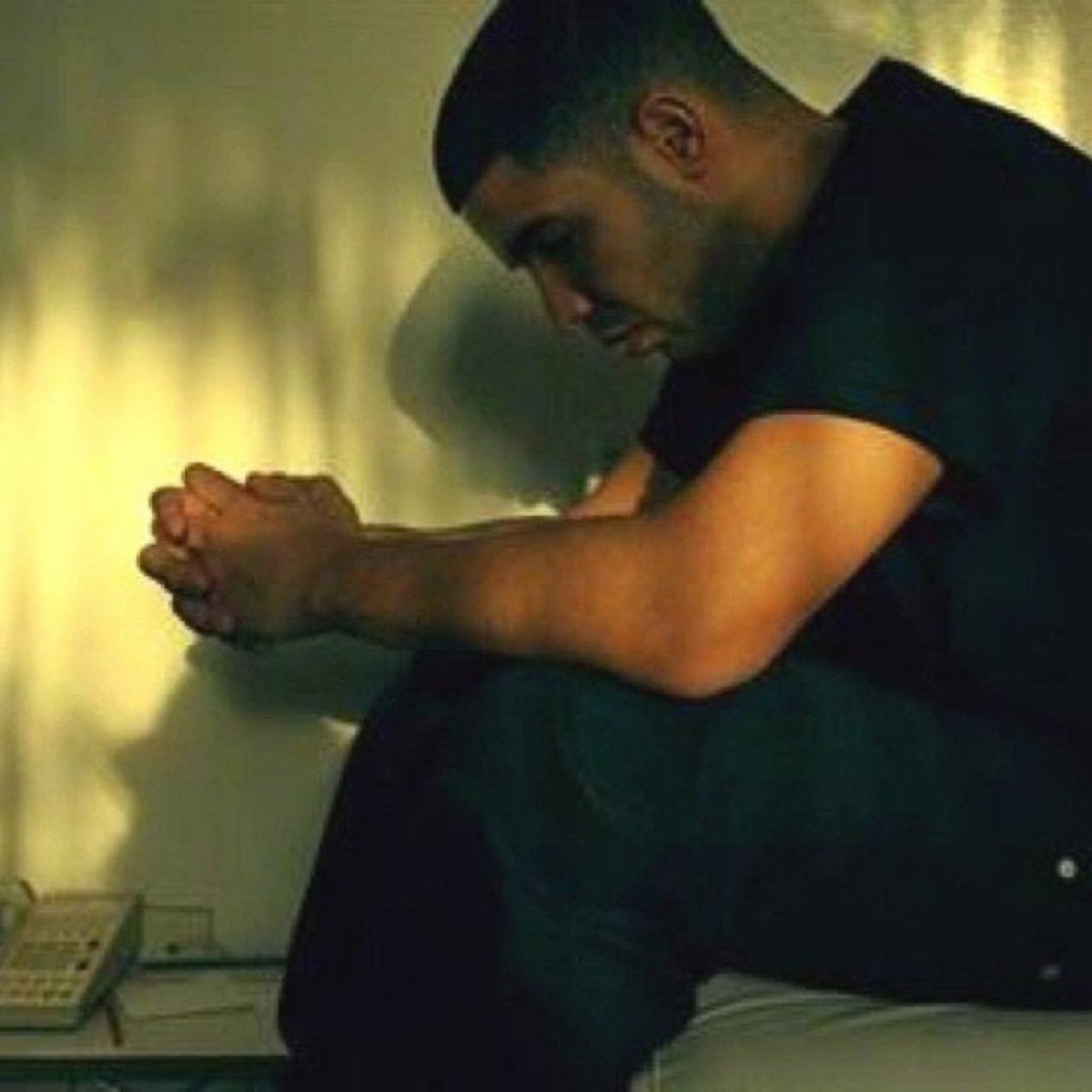 killmyaffairs's tweet image. cuando alguien pone en notas una cancion que yo iba a usar en un mes