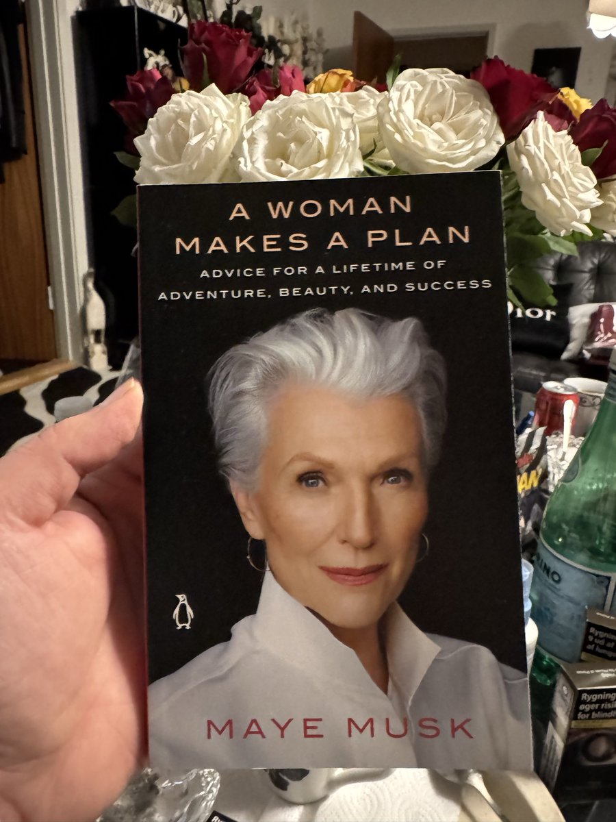 albinovicalen's tweet image. Finally in my hands, Book by @mayemusk A Woman Makes A Plan 🔥

#awomanmakesaplan #mayemusk