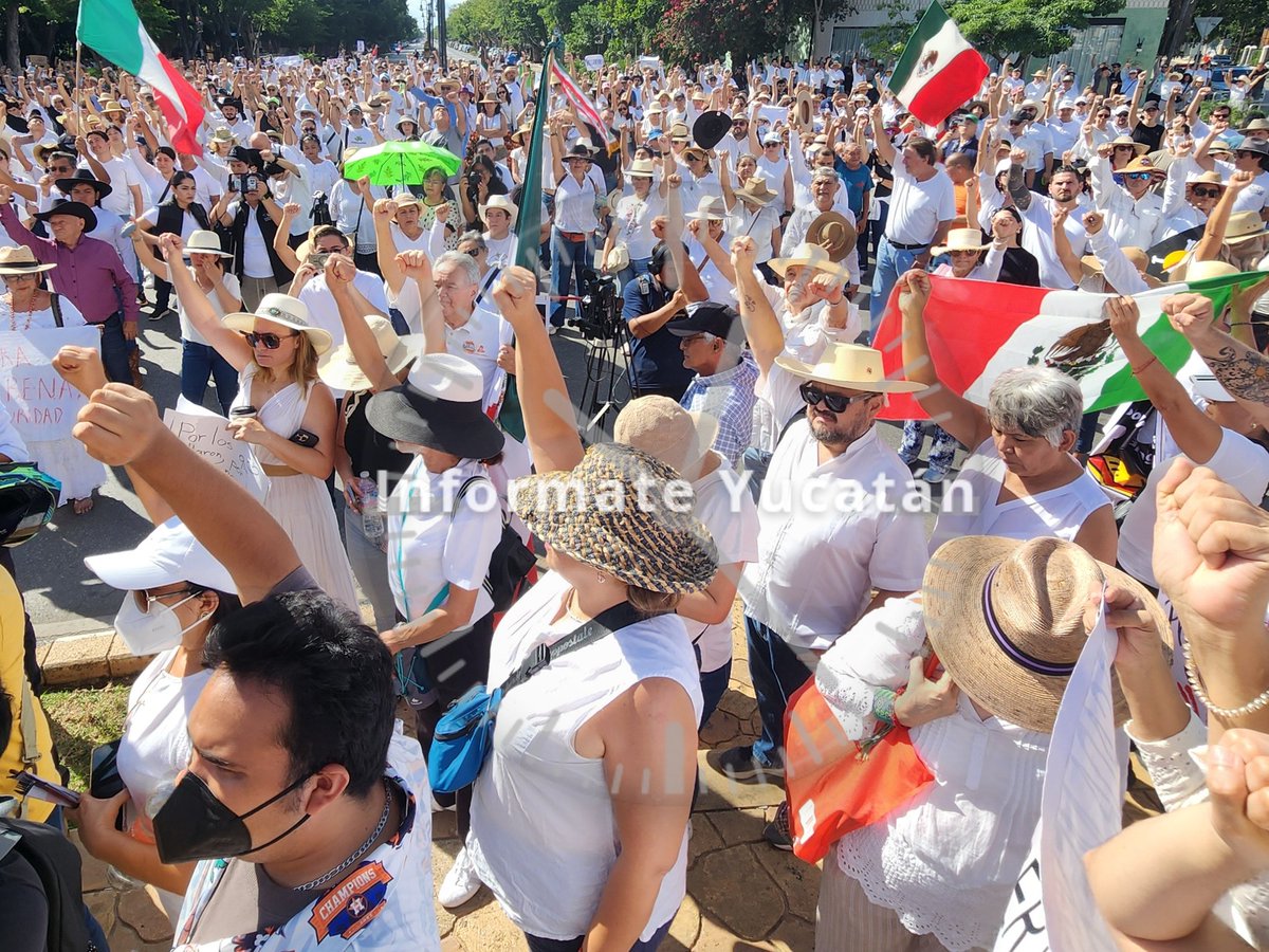 INFORMATYUC's tweet image. Desde Yucatán alzan la voz y exigen justicia para #CarlosManzo.