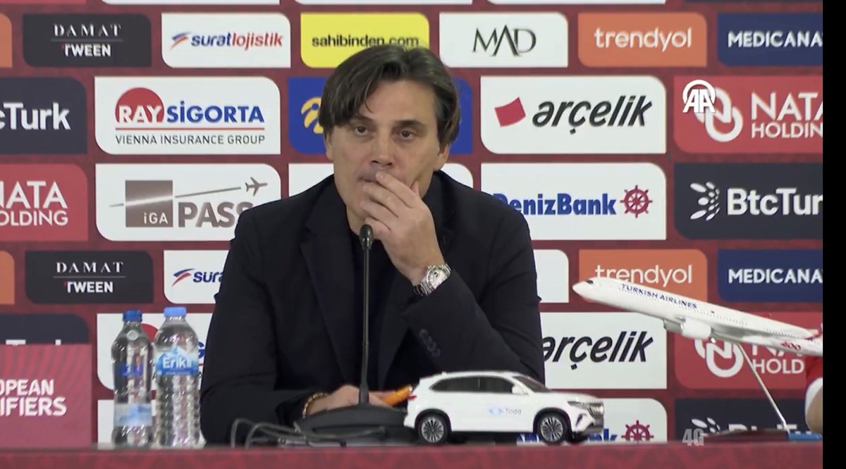 “Bulgaristan'a 8 gol attık. Hiçbir golde gol katkısı yok Kerem'in. Yedeklerde Barış Alper vardı ama şans bulamadı. Onu İspanya maçına mı sakladı? Kerem Aktürkoğlu'nun santrfor performansını beğeniyor mu?”

Vincenzo Montella: "Son iki maçına baktığınızda inanılmaz iki tane