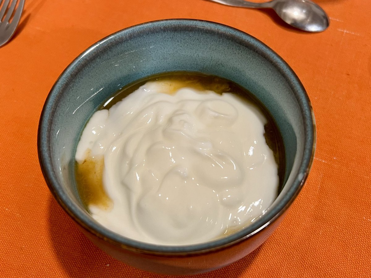 À la table du moulin :
Bouillon léger au chou et pintade,
Filet de lotte au safran, risotto au safran, céleri cuit vinaigrette
Munster gérômé 
Yaourt sur lit de reines-claudes
Eau à bulles et pain au levain