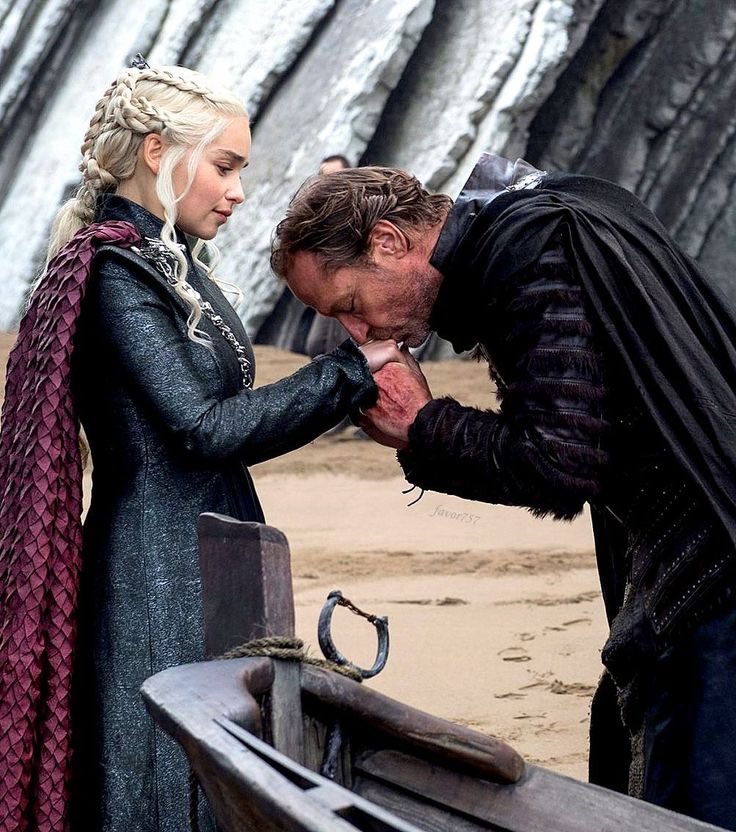 westerosies's tweet image. Emilia Clarke (Daenerys) and Iain Glen (Jorah) from #GameOfThrones reunited at Comic Con Liverpool today!

“Too long since I last saw Emilia, but nothing has changed. She’s as lovely as ever.”