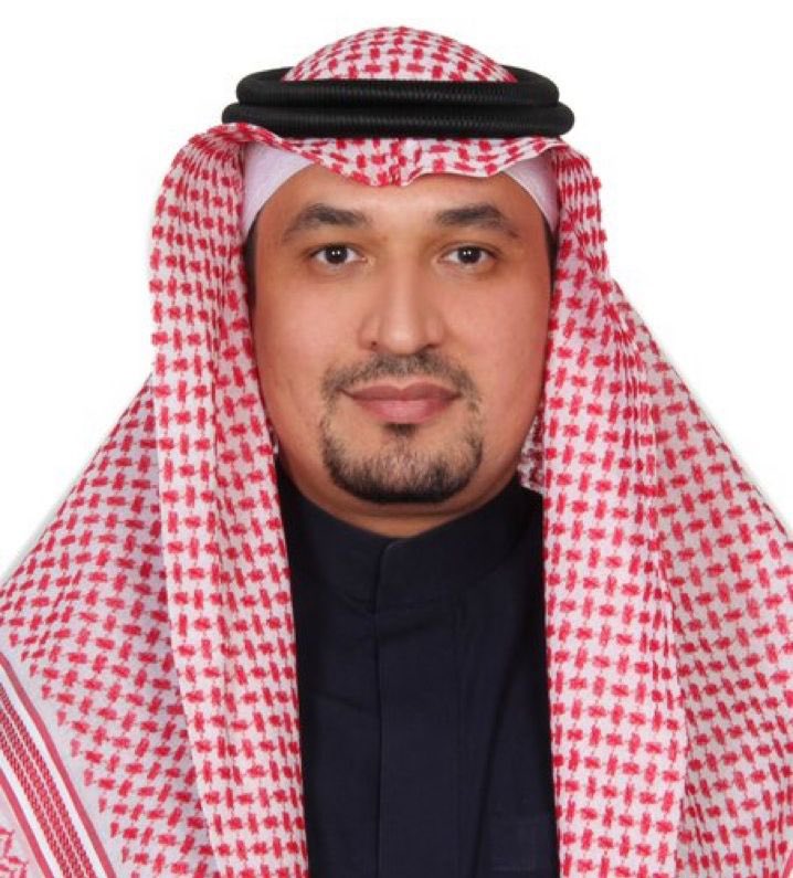 AldakhelAli's tweet photo. ✨ الدكتور صالح بخاري ، أحد التنفيذيين المميزين في قطاع الطيران ليس على المستوى المحلي بل العربي والعالمي ايضاً. 
⚡️ الأخ والزميل العزيز الدكتور صالح يجمع بين دماثة الخلق وحسن التعامل والإدارة الاحترافية المبنية على أسس علمية ، وهو أحد القلة في العالم الذي له كتب متخصصة في قطاع الطيران بكتاب بعنوان "التجارة الإلكترونية لشركات الطيران" ( اتمنى أن يسمح أن ندرسها قريبا للطلبة 😇) 
📚شارك في العديد من الإنجازات العلمية والعملية وله باع طويل في القطاع التجاري في الطيران ، يترأس العديد من اللجان والمجالس في قطاع الطيران بكل احترافية وكفاءة. 
@salehfadel