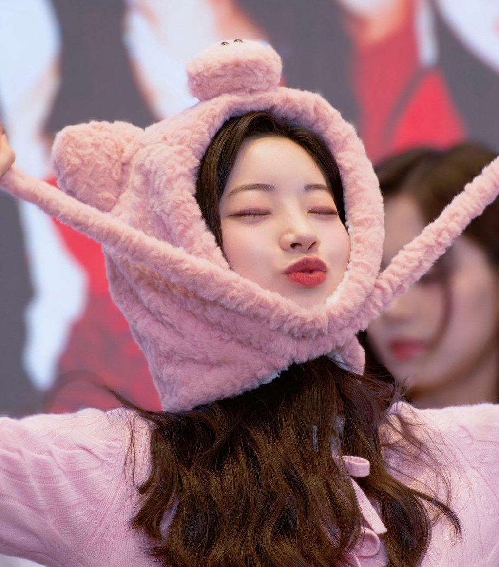 dahyunpopbase's tweet image. 251115 Shanghai // 250222 Shanghai