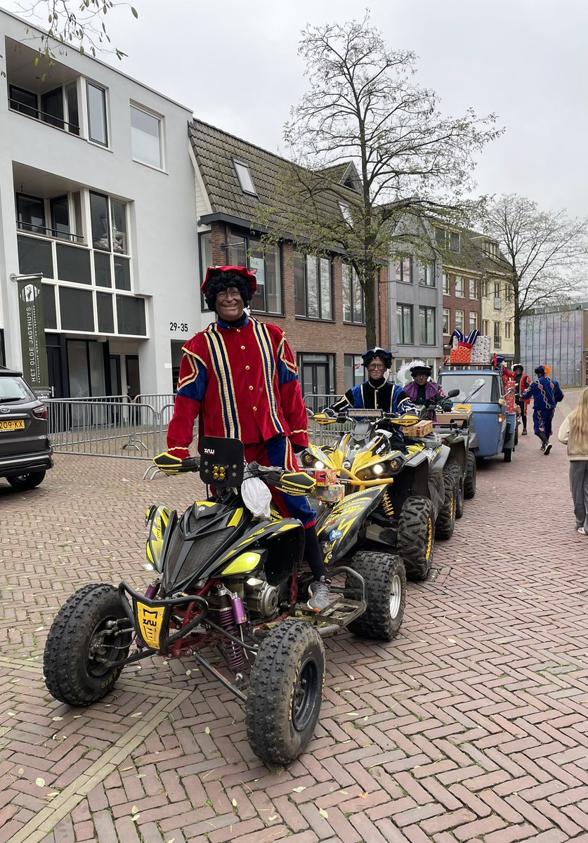 Vandaag ook weer de quadpieten aanwezig in #barneveld om de Sint en pieten binnen te halen