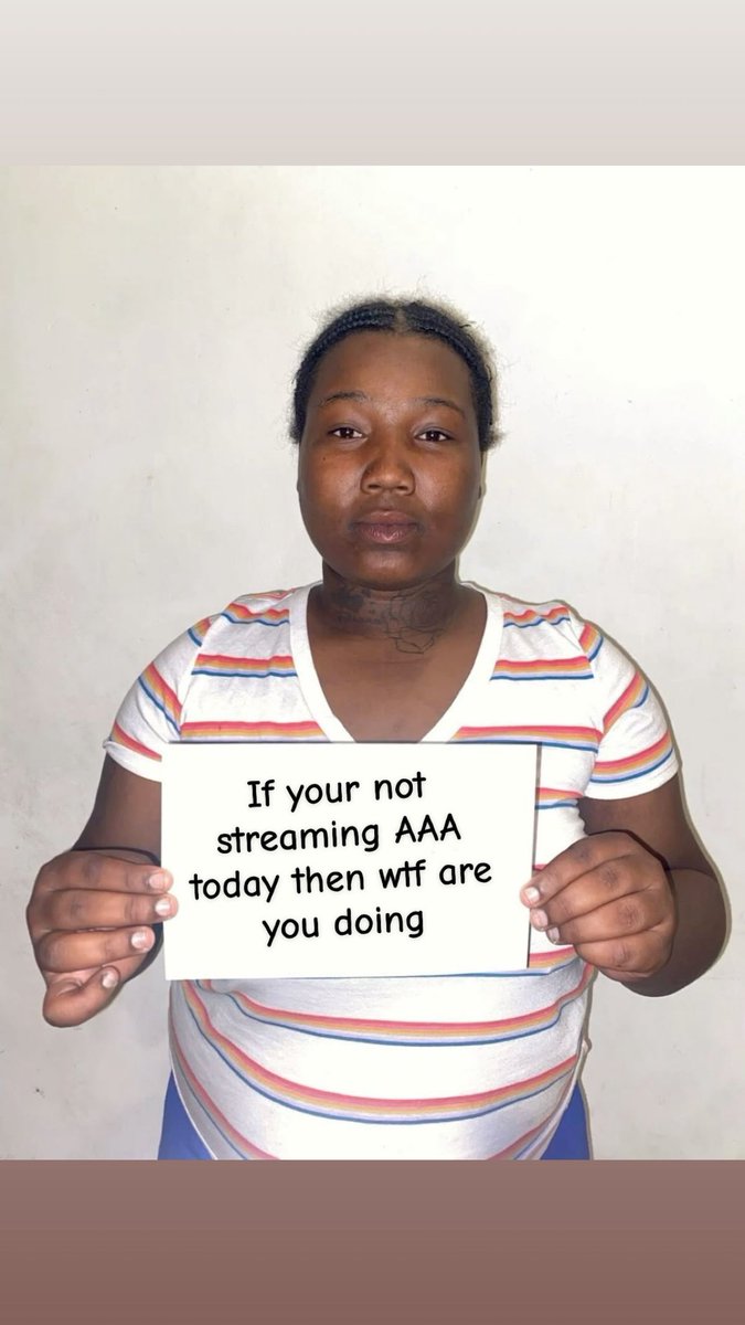 Kim ✰ 𝙰𝙰𝙰 (@adoreflo) on Twitter photo 