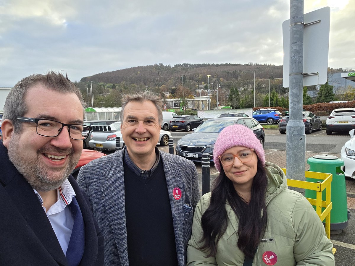 Great to be in Gala with this team today doorknocking! 

Plenty of people looking to <a href="/ScottishLabour/">Scottish Labour</a> as the only party that can fix our economy and NHS after 18 years of SNP government.