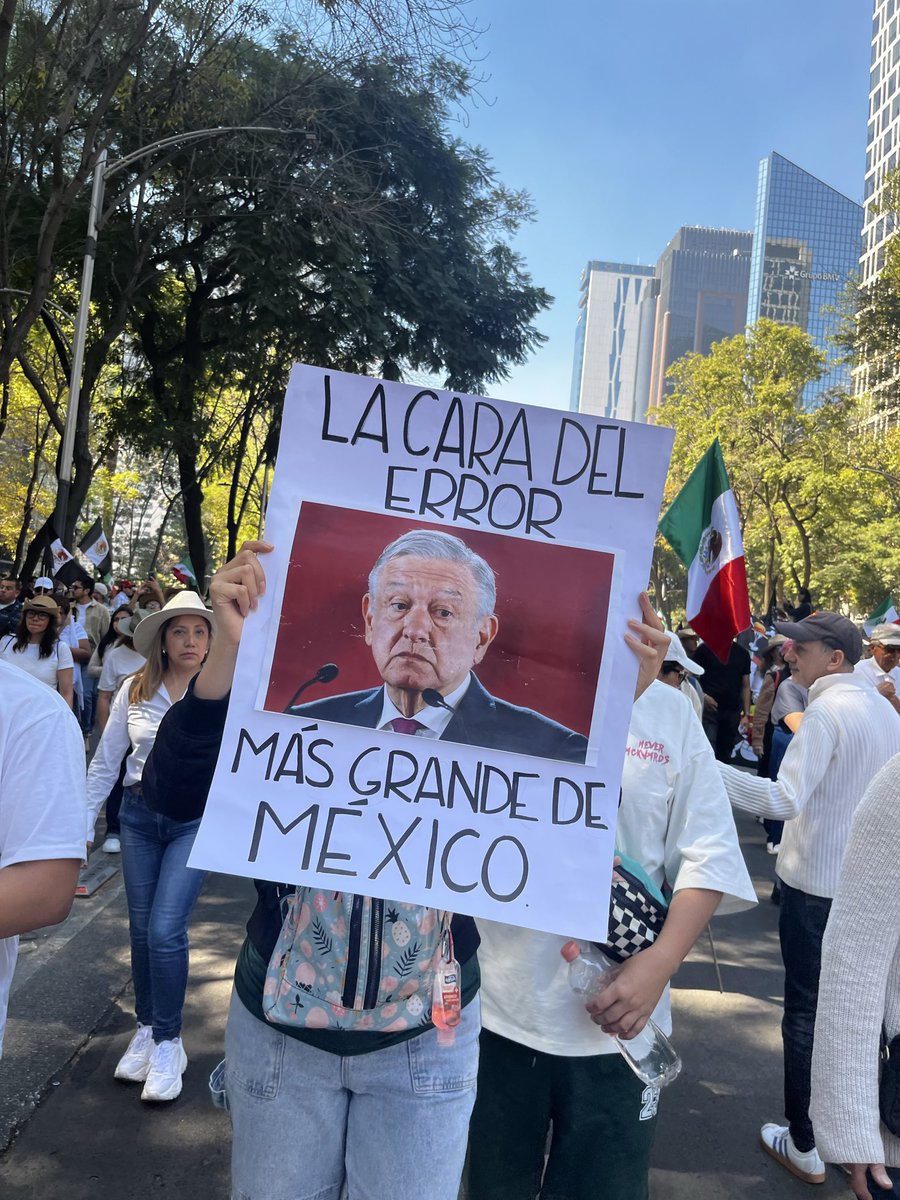 AmerangelLorenz's tweet photo. El error más grande y el presidente más corrupto en la historia de México. https://t.co/NdXKCiYHdB