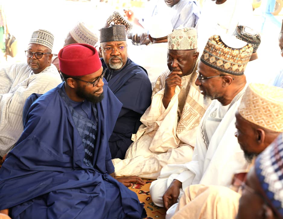 DahirMHashim's tweet image. I visited the Honourable Minister of Environment, Mallam Balarabe Abbas Lawal, in Zaria to offer my condolences over the passing of his beloved mother at the weekend.

I prayed that Allah forgives her shortcomings, grants her Jannatul Firdaus, and gives the Minister and his…