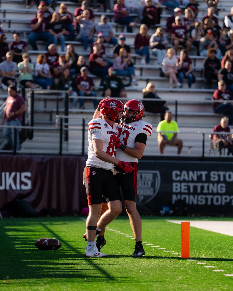South Dakota Football tweet media