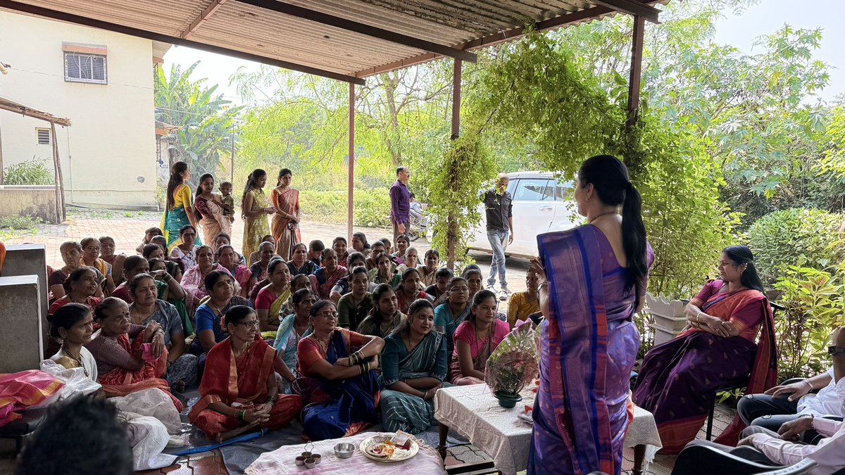 MonikaPanve's tweet photo. आज जिजाऊ संघटना महाराष्ट्र व शिवसेना यांच्या सयुंक्त विद्यामाने #आवळे येथे हळदी कुंकू कार्यक्रम मोठ्या उत्साहात पार पड़ला.
.
.
.
.
#jijauforall #jijau #haldikunku #Aavle #ambadi #politic #political #instagram #vairalpost https://t.co/22yopjv7WL
