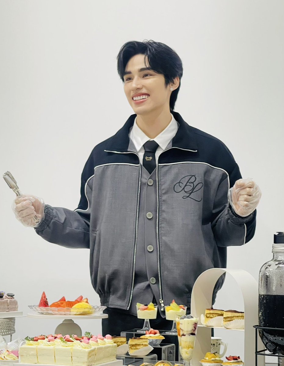 iscloudm's tweet image. 🤍🤍🤍🤍🤍🤍🤍🤍🤍🩶🖤