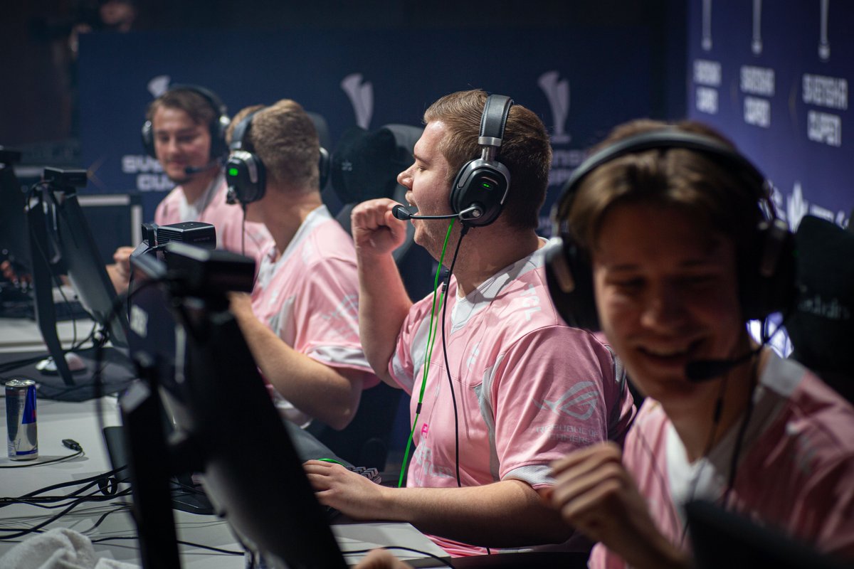 EYEBALLERS tweet media