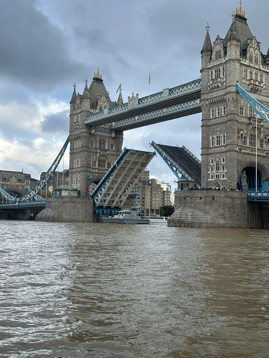 HMS Dasher tweet media