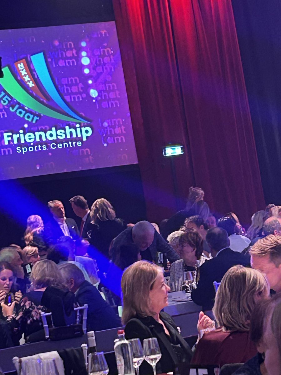 #Pasveer en van #Gaal  in overleg over nieuwe trainer #Ajax ?  #Amsterdam #OnlyFriends