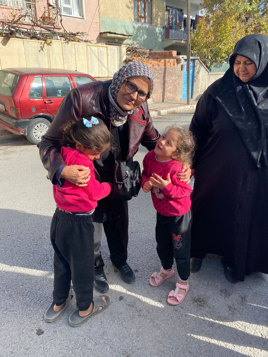 akpartimeram's tweet photo. Mahalle ziyaretlerimiz devam ediyor...

📍 Yenişehir Mahallesi

Başkan Yardımcılarımız Şerife Yabancıün, Memiş Taşpınar ve Yönetim Kurulu Üyemiz Mehmet Çetin ile birlikte mahallemizi ziyaret ederek vatandaşlarımızla bir araya geldik ve üyelik çalışmasında bulunduk. https://t.co/9pDK7RPC45