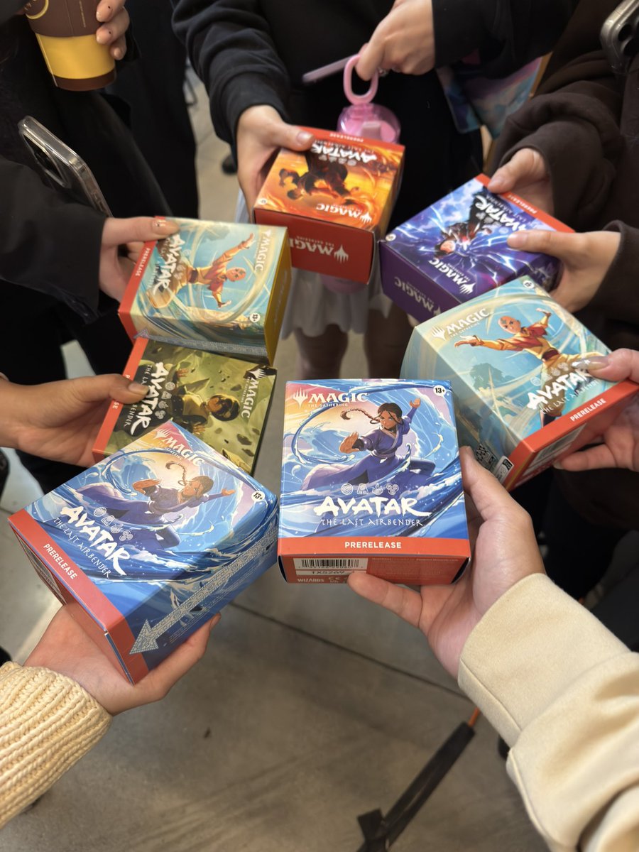Silverddragn's tweet image. It’s @wizards_magic @AvatarNetflix prerelease day! 

Let’s go team Avatar! (+ Azula)