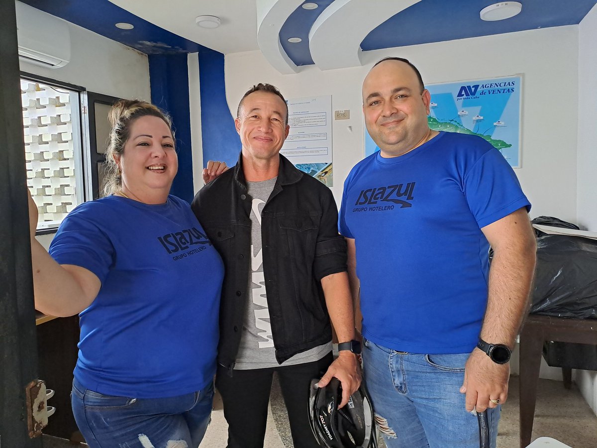 Hace unos días tuvimos el honor de recibir a Jesús, quien durante tantos años fue parte fundamental de nuestra familia hotelera. Su regreso, aunque breve, nos recordó lo mucho que dejó en este lugar: su dedicación, su esfuerzo y la huella de su amistad. #IslazulLasTunas