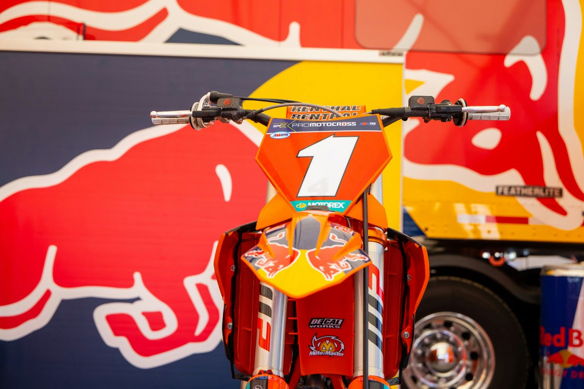 MotocrossNews's tweet image. New AMA Rule in AMA Supercross and Motocross Starting in 2026: No Red Plates at Round One dlvr.it/TPHW9S #supercrossLIVE #Motocross