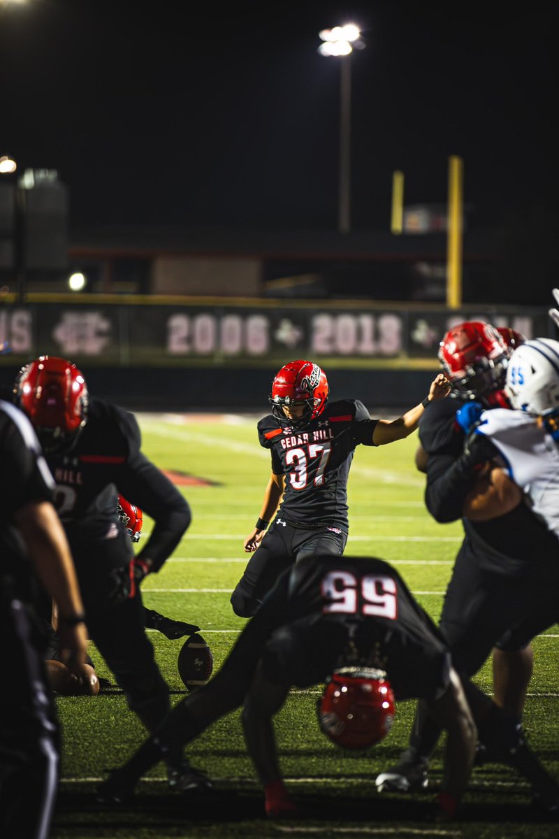 kian_adloo's tweet image. After a tough loss in playoffs my first and last season has come to an end. Thank you @TheHillTTHLFB for the memories I gained during my senior year, I wish i did this a lot sooner. @DavidSullivanI1 @TheCoachNWard @Coach_D_Wynn 

Full Season Highlights: hudl.com/v/2TCkhz