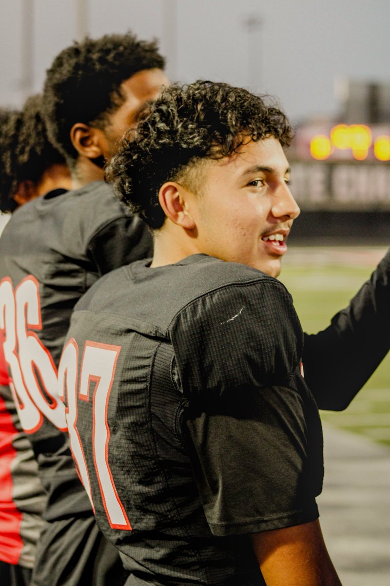 kian_adloo's tweet image. After a tough loss in playoffs my first and last season has come to an end. Thank you @TheHillTTHLFB for the memories I gained during my senior year, I wish i did this a lot sooner. @DavidSullivanI1 @TheCoachNWard @Coach_D_Wynn 

Full Season Highlights: hudl.com/v/2TCkhz