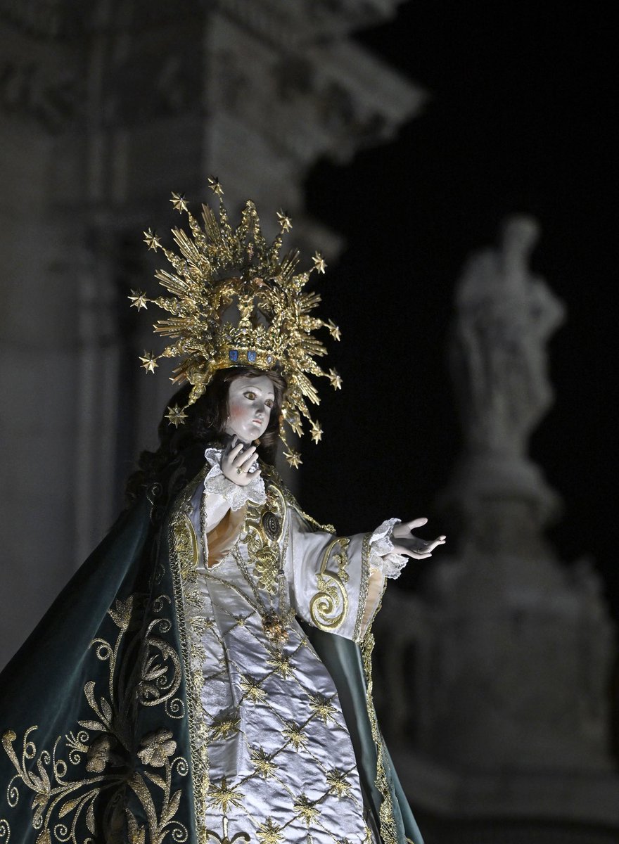 Hoy, las calles de Murcia se abren como un gran escenario de tradición y devoción. Nuestra ciudad respira ese fervor tan nuestro que nos une y nos identifica.

Cada paso, mirada y rincón refleja lo que somos: un pueblo unido por su historia y su fe.

#MagnaMurcia