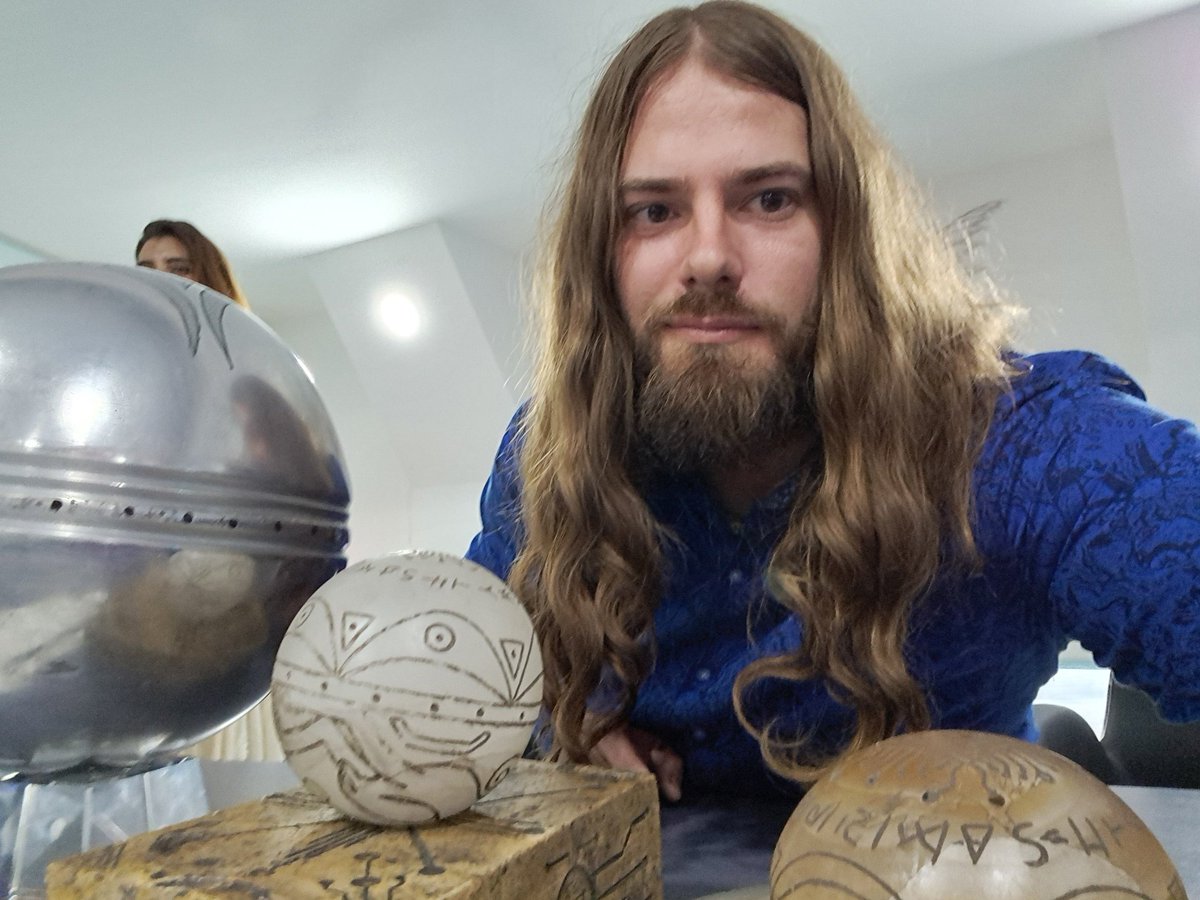 SeanBondPsionic's tweet image. Got to meet #bugasphere again brought #bugachip #alienartifacts for ai conversation , listened to top scientists on it show evidence of creation theories and levitation theories and not simple to manufacture very compelling #alien #et #3iatlas #bugachip #aliencarvings #ufo…