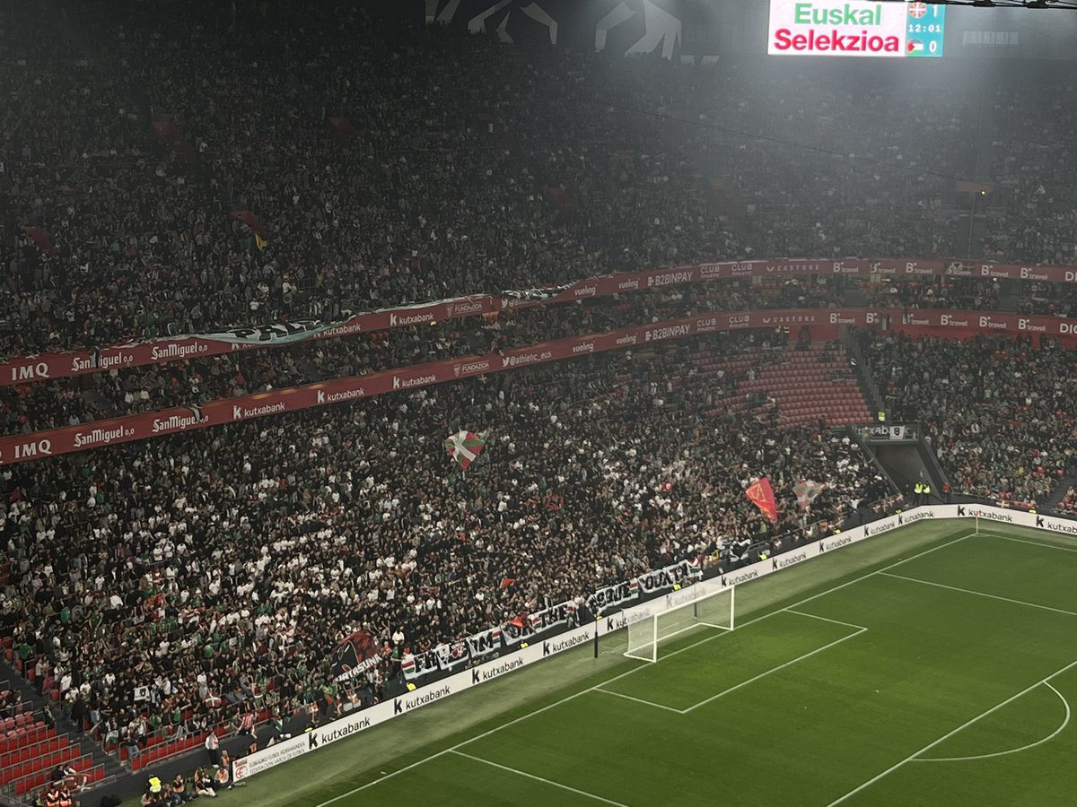 EmmanuelHoarau_'s tweet image. Les banderoles du soir :

- « Gora Palestinar erresistentzia » ; « Vive la résistance palestinienne ».

- « Freedom for the Basque Country » ; « Liberté pour le Pays basque ».

#euskalselekzioa #EuskadiPalestina