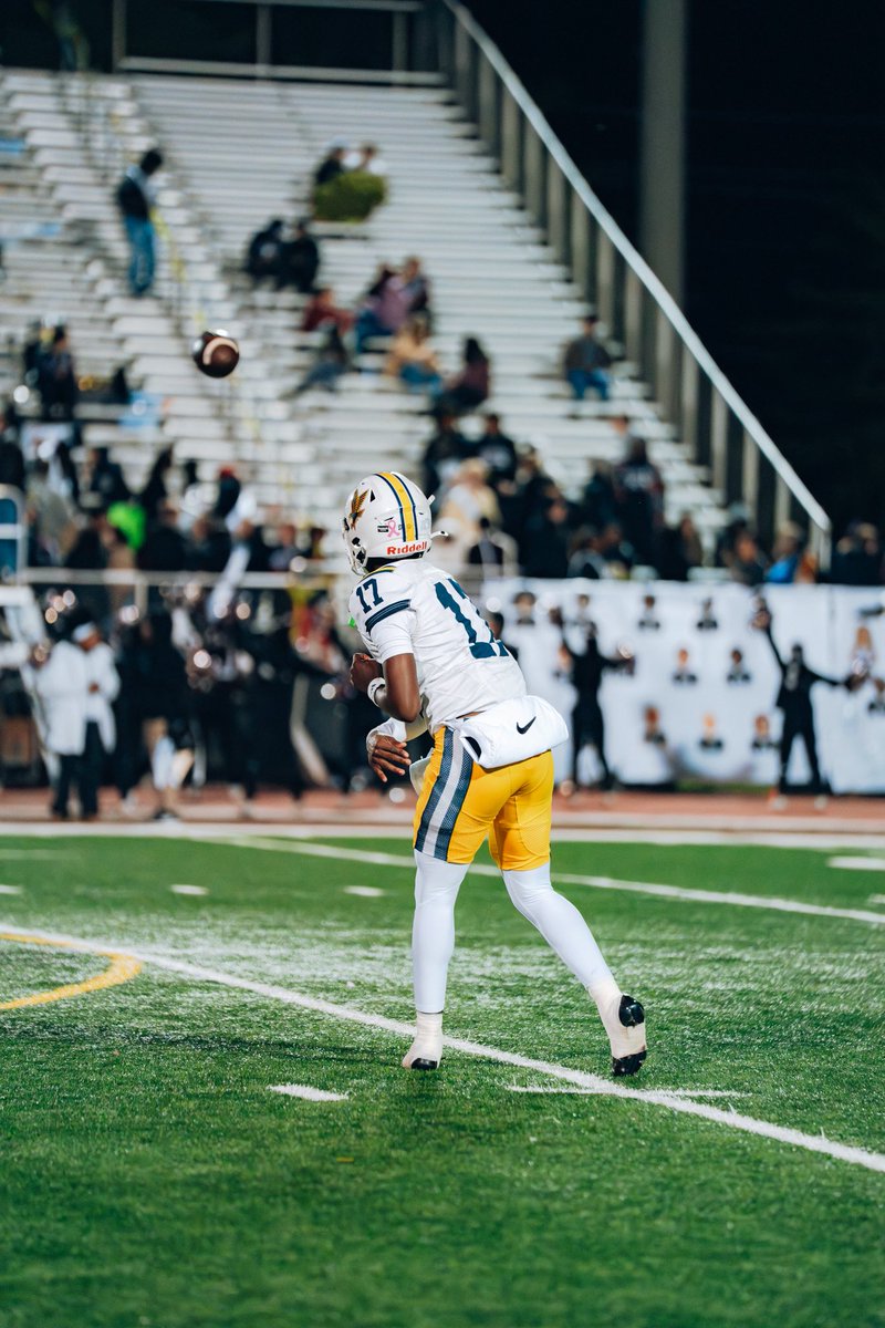 Tyler17Fletcher's tweet photo. Coaches check me out 
Sophomore season film
🎥: https://t.co/ae80oja2gH
@JohnnyTeemer @GoRecruitELFB @RecruitGeorgia @ExpoRecruits @NEGARecruits @BenMoore247
@Scout_ScottC https://t.co/Utg5ufM0Ff