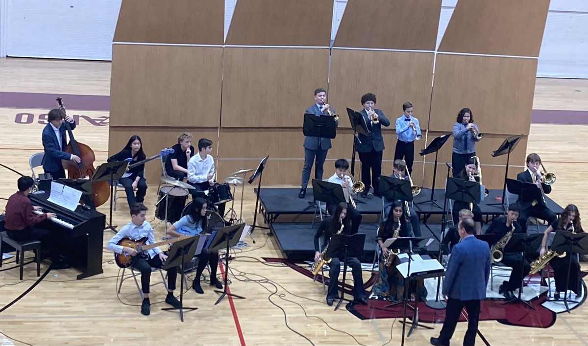 FreelandBAND146's tweet photo. Here they are performing a great concert at Argo HS!!!  @CCSD146Tweets @dhantsonD146 @MrsFerrebee615 @This_Is_Mr_K https://t.co/mdVDRdDnED