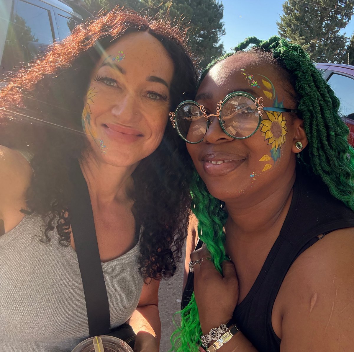 Love my lil sis 💕 #family #annieappleorchard #sunflowers