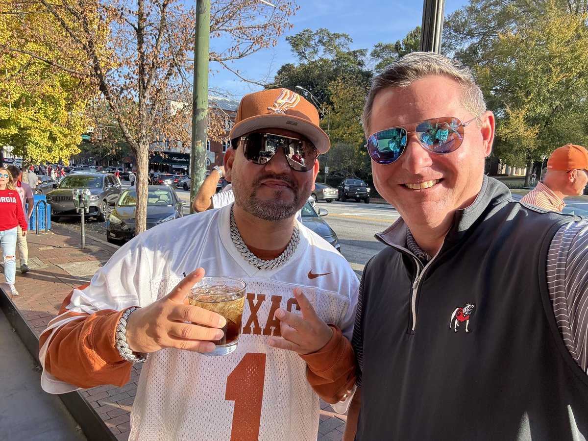 augustabulldawg's tweet image. Found him! Long time X friend made the trip. @RealSpurnandez !!! #PORVIDA