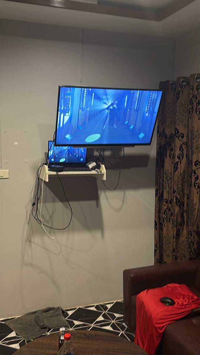 FYMTommyGuru's tweet image. Guru checking in from deep in the jungle of Koh Larn Island #Repeat